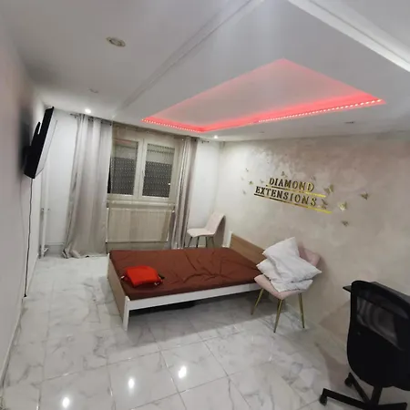 Diamond Apartment *